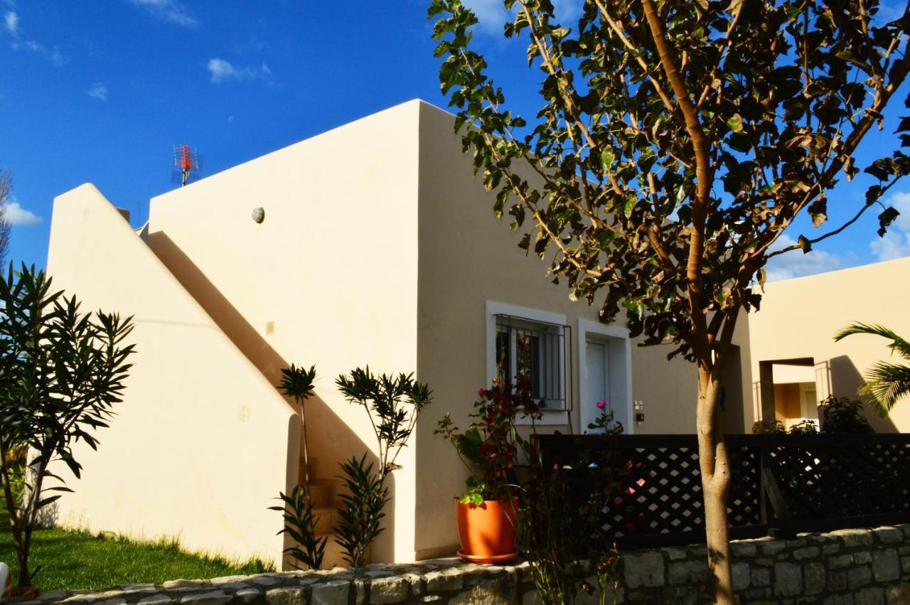 Villa Nopigia Homeleader Buitenkant foto